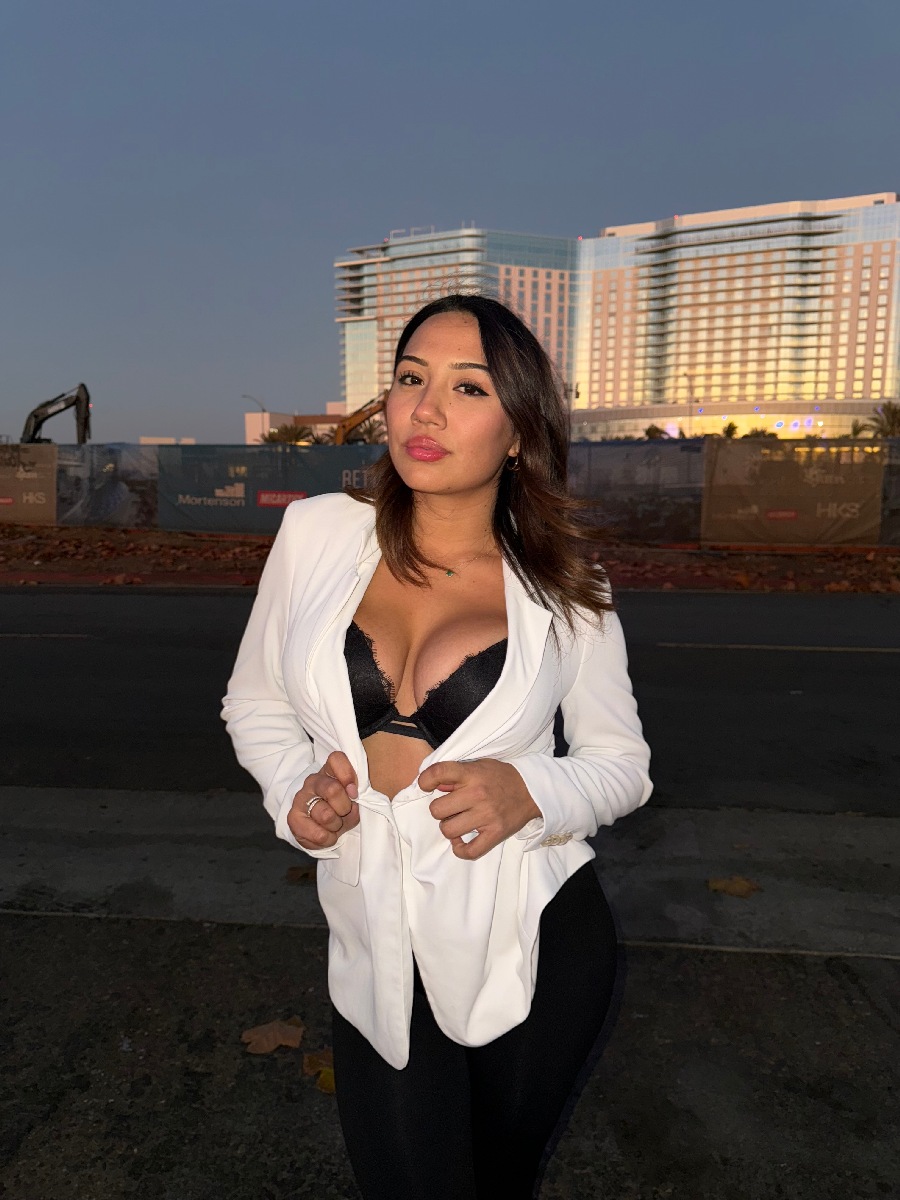 Take a pause and enjoy Ali Cruz — streaming from Kansas City