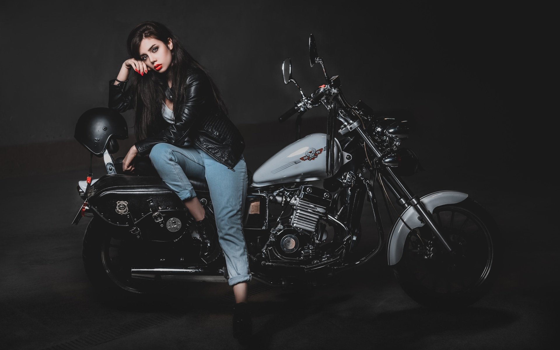 Biker girls: style and drive in Kansas City