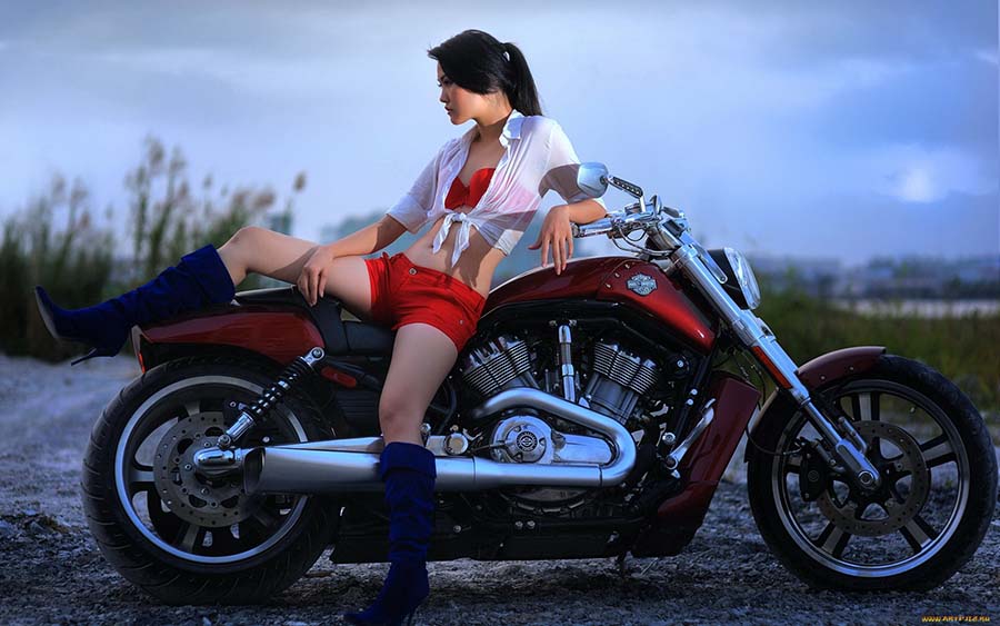 Beautiful girls and motorcycles in Kansas City