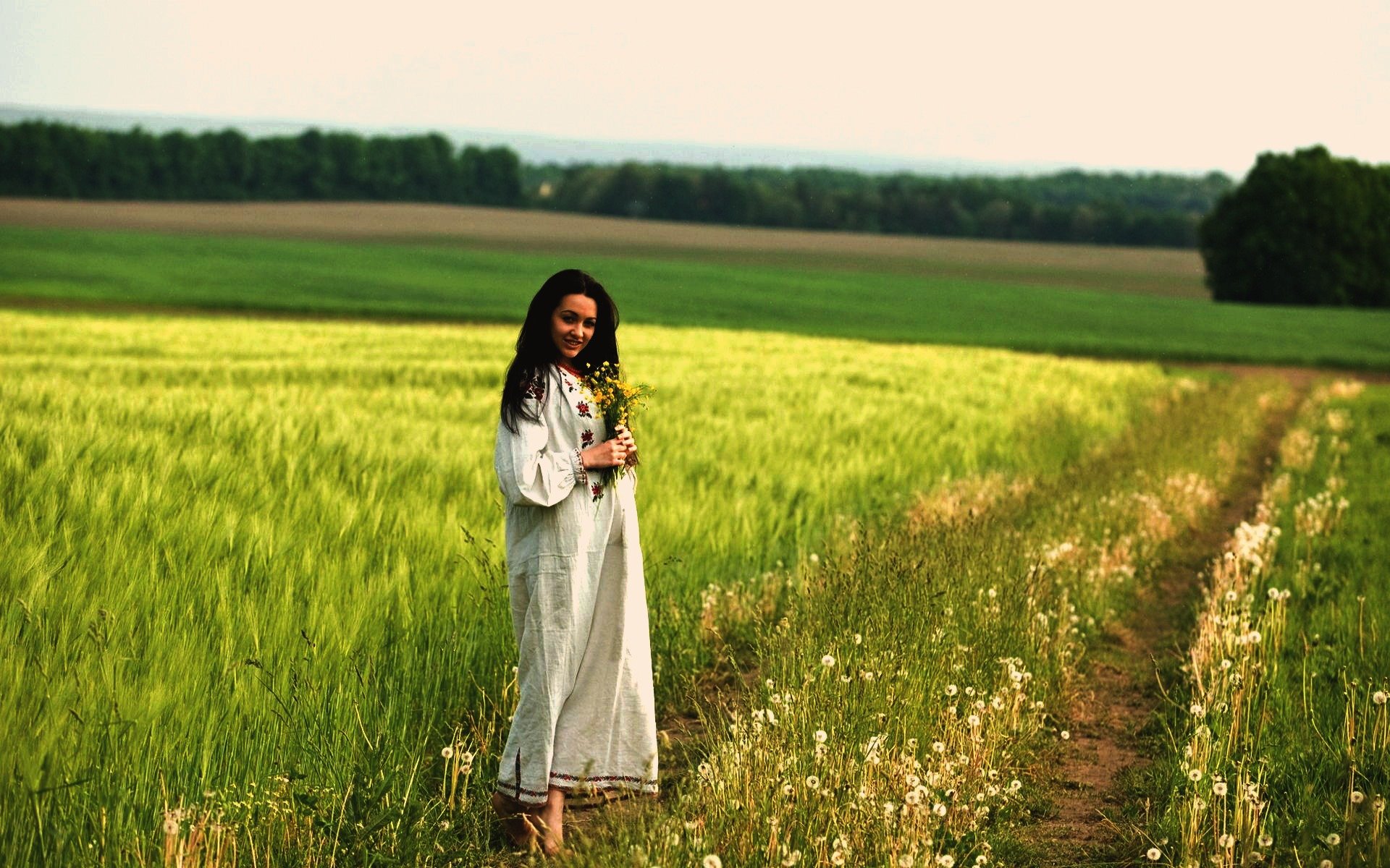 Women in Slavic costumes in Kansas City