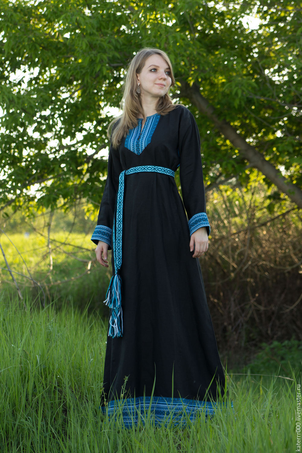 Women in Slavic costumes in Kansas City