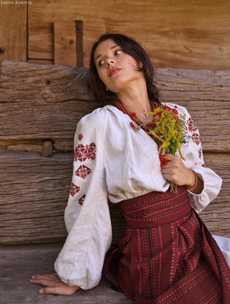 Girls in Slavic costumes in Kansas City