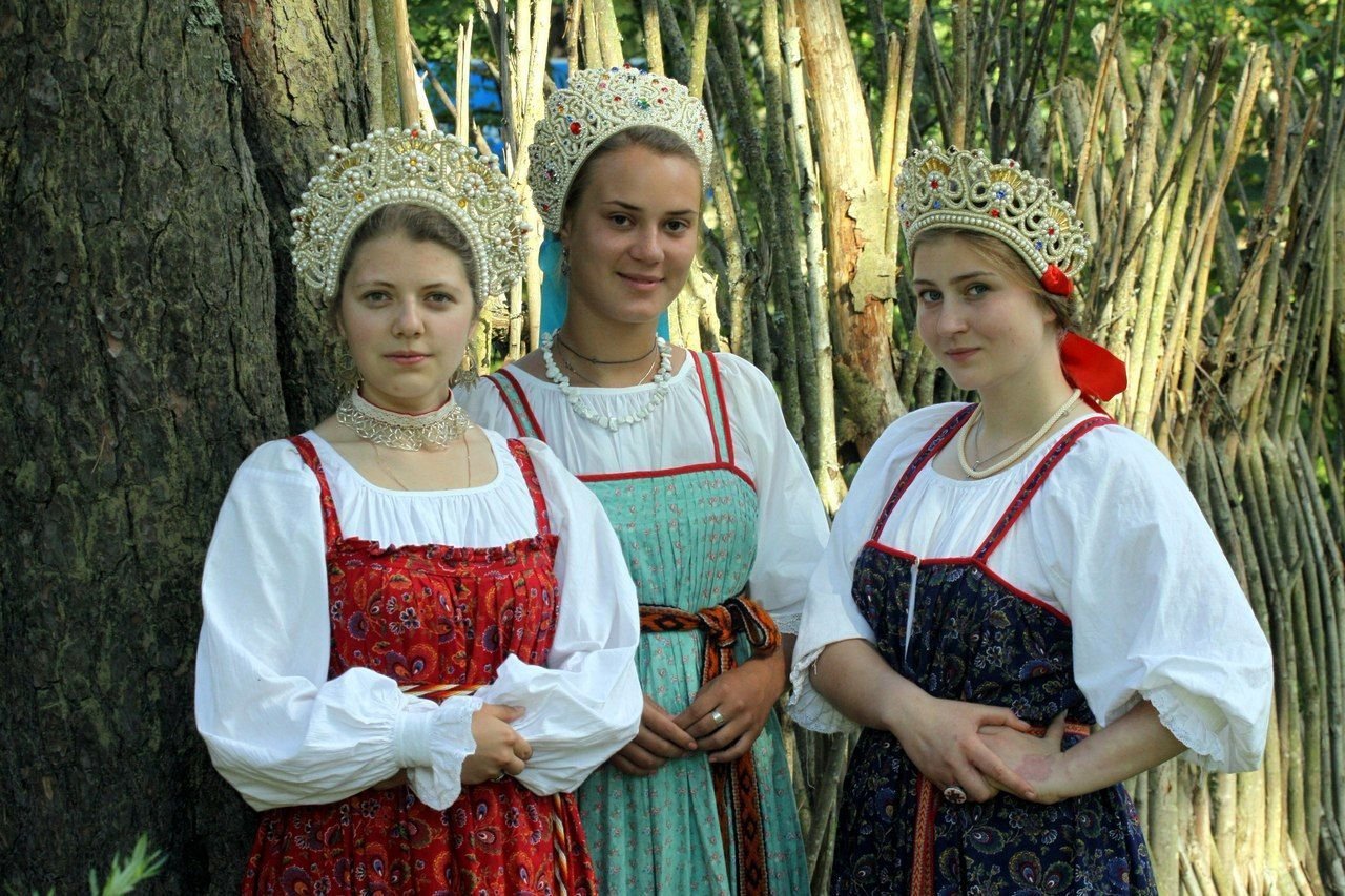 Sexy model Girls in Slavic costumes in Kansas City