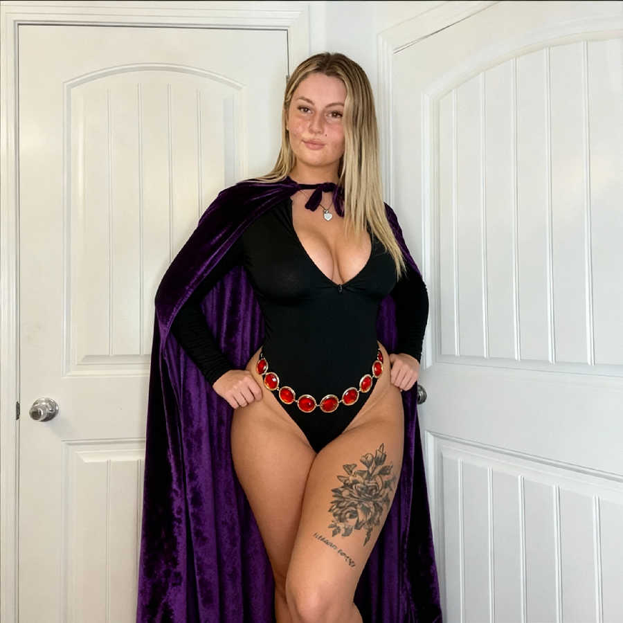 Sofia Cosplay in her underwear in Kansas City